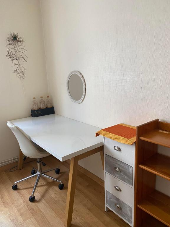 Chambre chez l'HABITANT appartement partagé sauf salon - 4