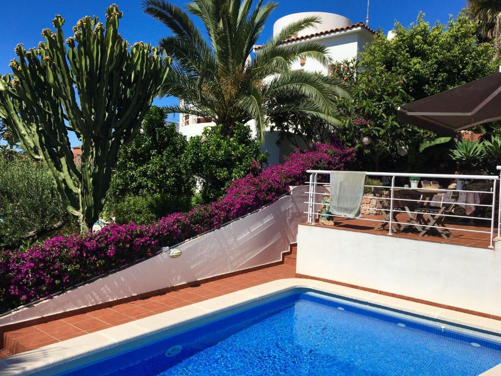 Villa with private pool, ocean & mountain views - 2