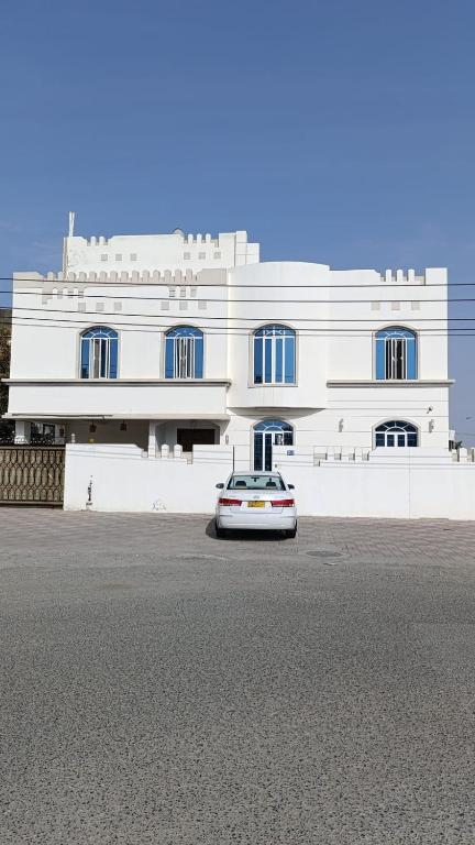 Leyla Hostel, Mawāliḩ