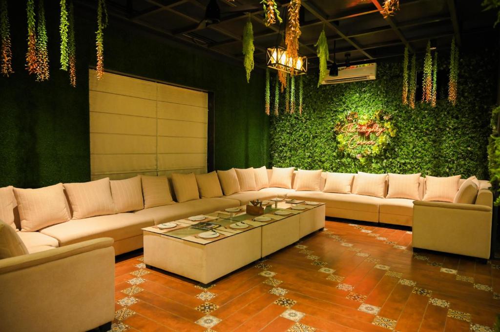 Hotel Parth Luxurious