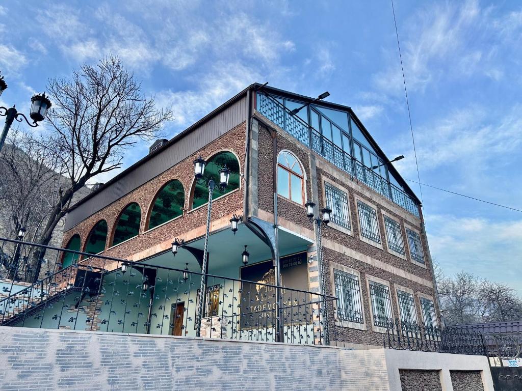 Tadevosyan Guest House, Bjni