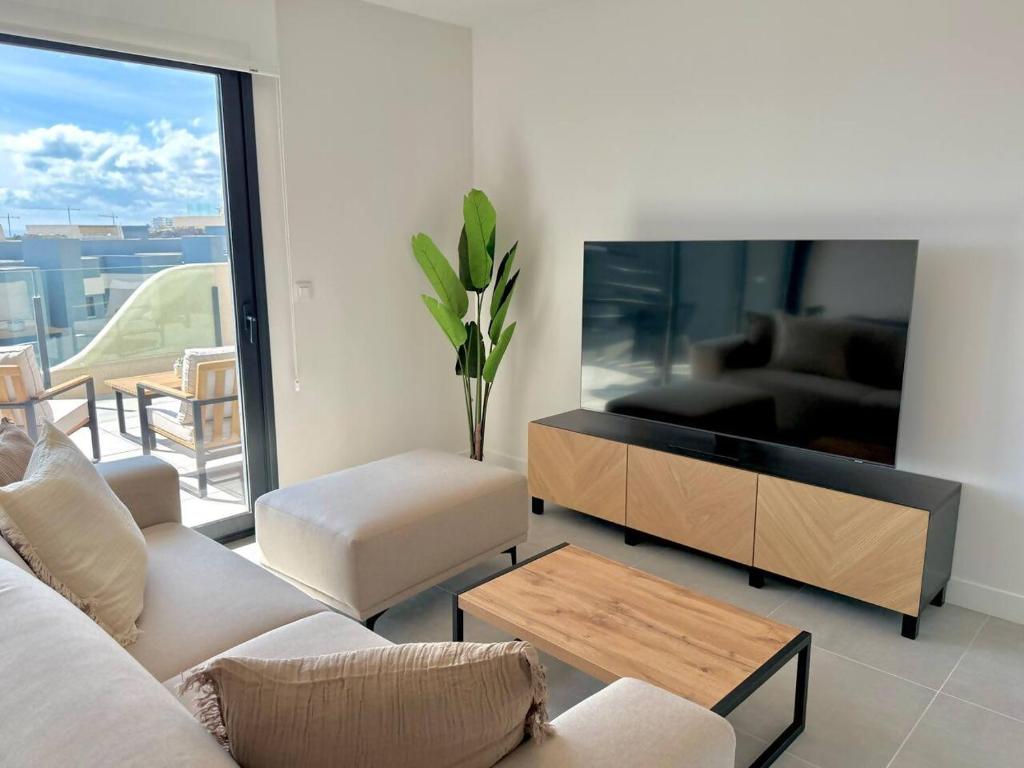SR Oasis 325 2 BDR Penthouse with Sea View - 2