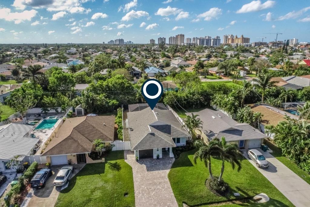 Gone Coastal, Naples