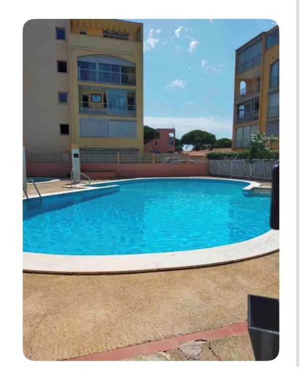 Superbe 2 pièces climatisé avec piscines - 1