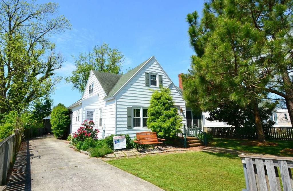 Sea Charm - Downtown, Screened porch!, Chincoteague