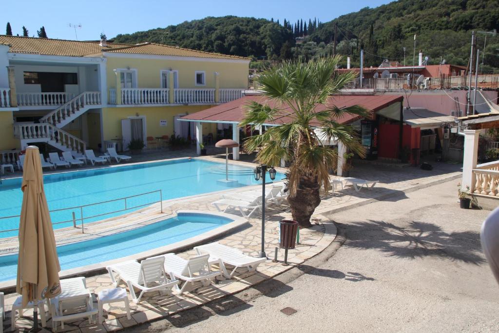 Zorbas studio deluxe, Moraḯtika