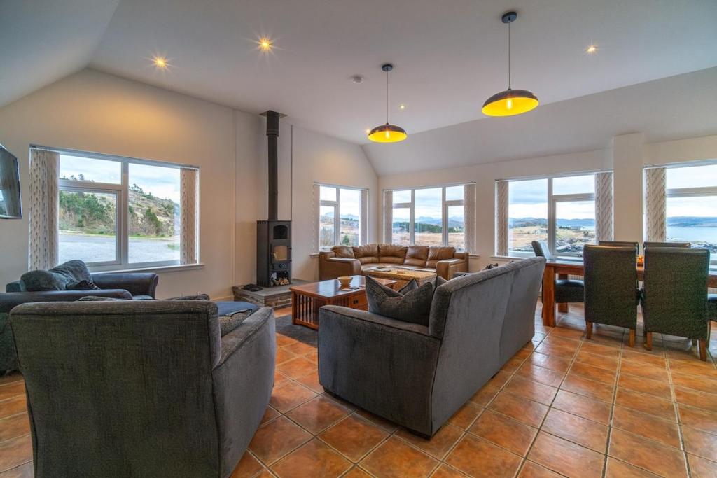 The Old Perfumery, Mellon Charles