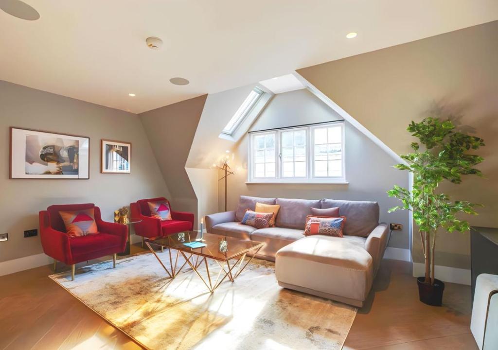Soho Living - Elegant Apartments in the Heart of Theatreland, Лондон