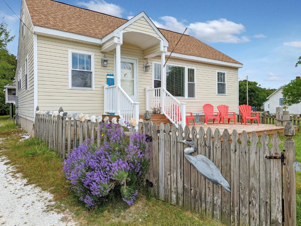 Shell Cottage - Pet friendly, Hot tub, Fenced yard!, Birch Town