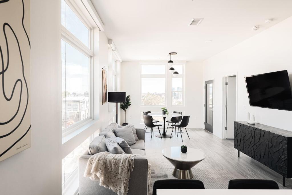 2880 Denver Skyline Escape at Espadin, Denver