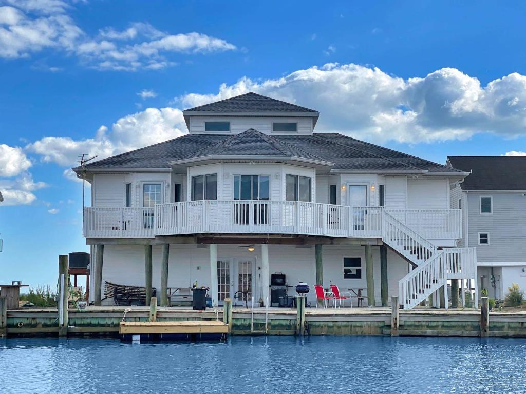 Sun Rayes - Pet friendly, waterfront with boat dock!, Greenbackville