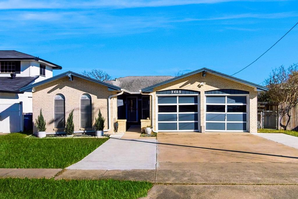 The Bluff Breeze, Corpus Christi