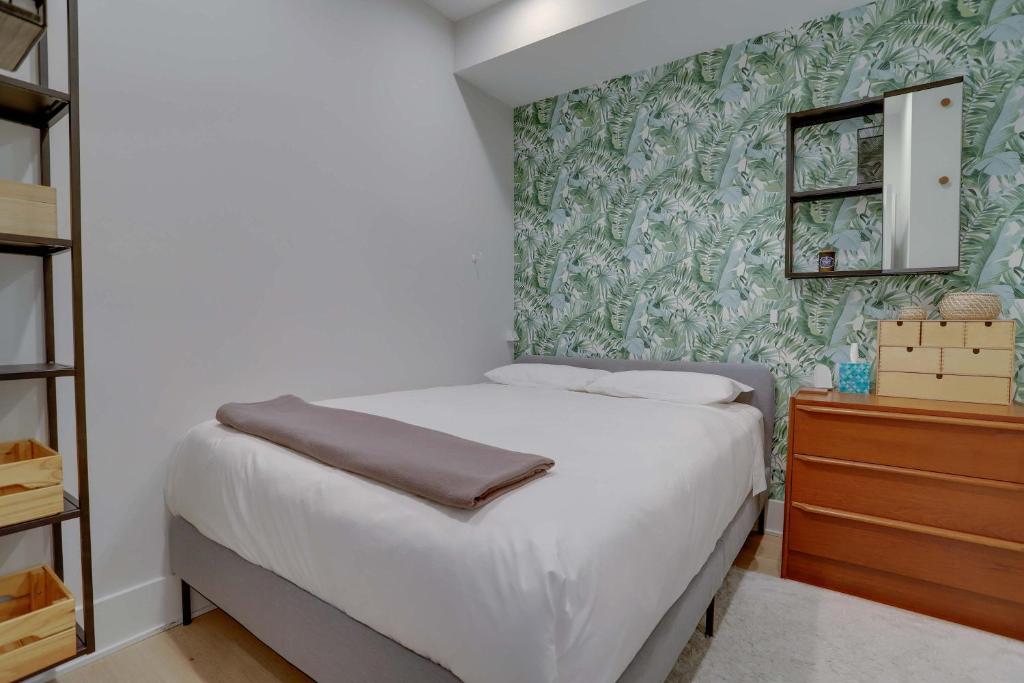 Sojourn Condo in NW DC 2 blocks to Shaw Metro, Washington