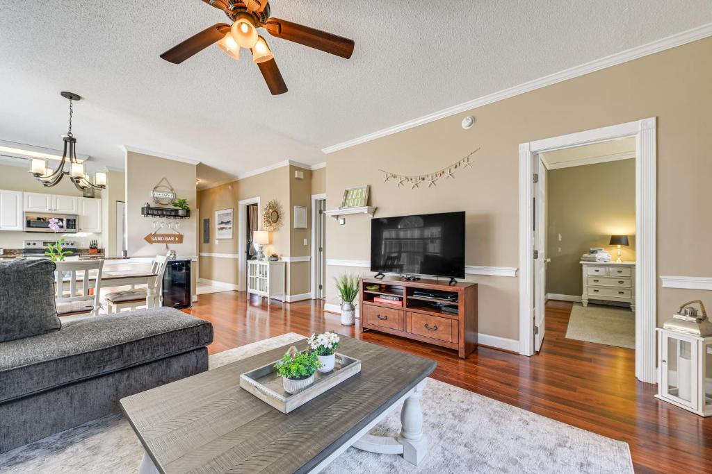 2 Mi to Broadway at the Beach Condo with Pool!, Myrtle Beach