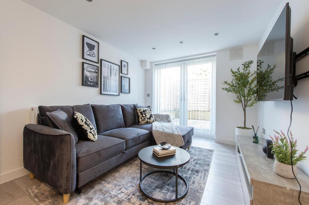 Stylish Luxe Apartment in Crayford, Slades Green