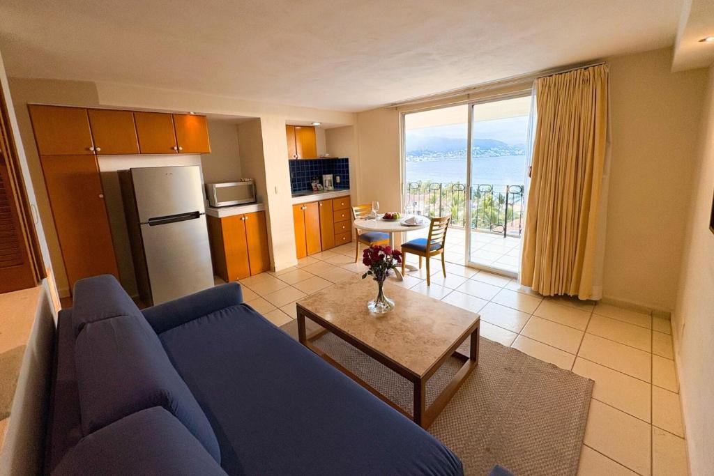 Ocean view and direct access to the beach! - 5
