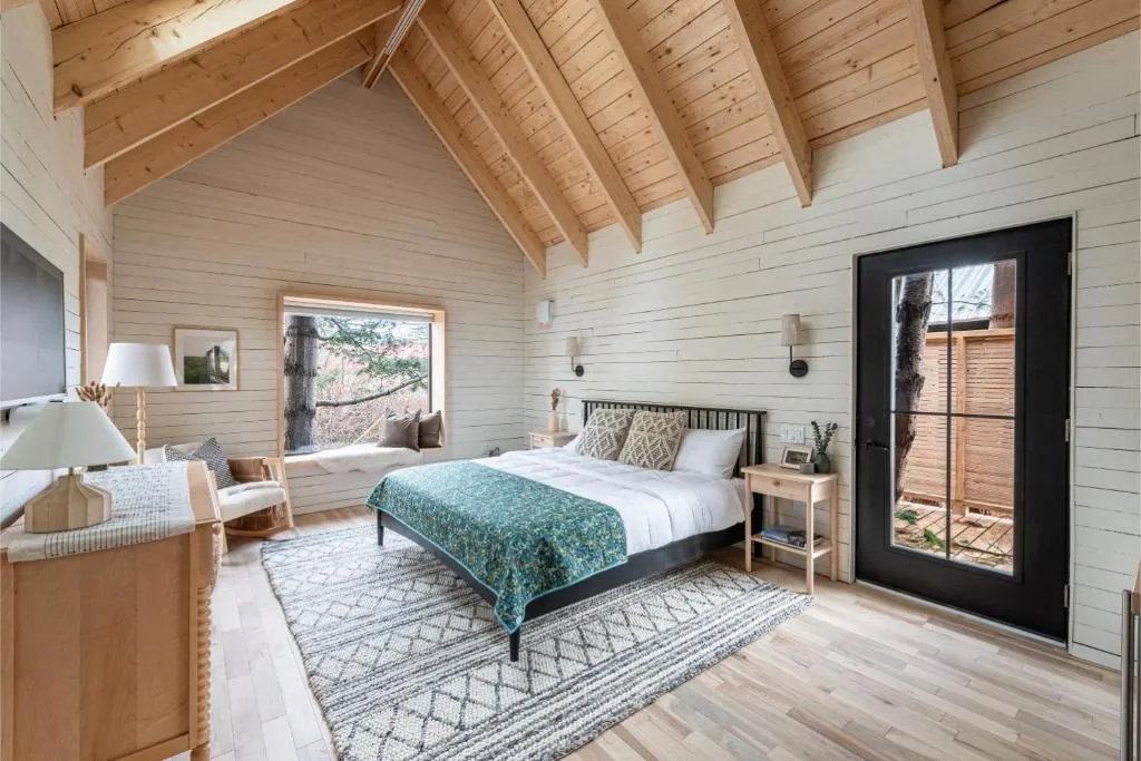 Black Forest Cabins, hotel in Mahone Bay