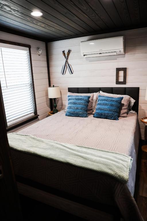 Salt & Pepper (In The Pines at KY Lake) 121 & 131 Pine Grove Lane, Dover, TN 37058, Dover