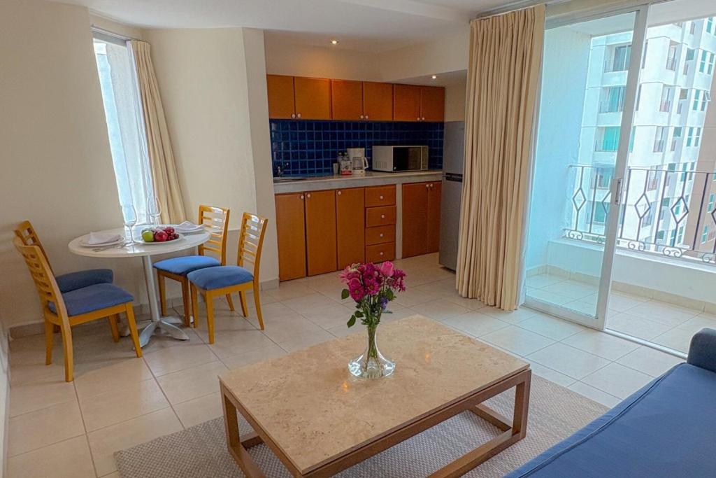 Comfortable & Central - WiFi, Beach Access!, Puerto Vallarta