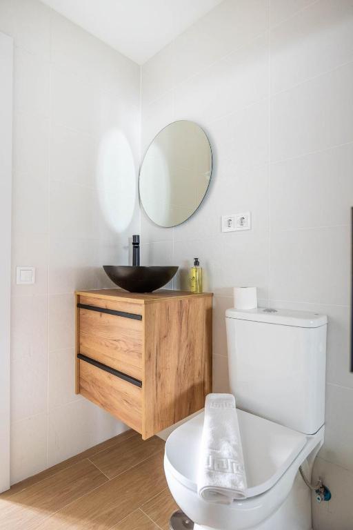 Bright Apartment Near Seville's Historic Center - 5