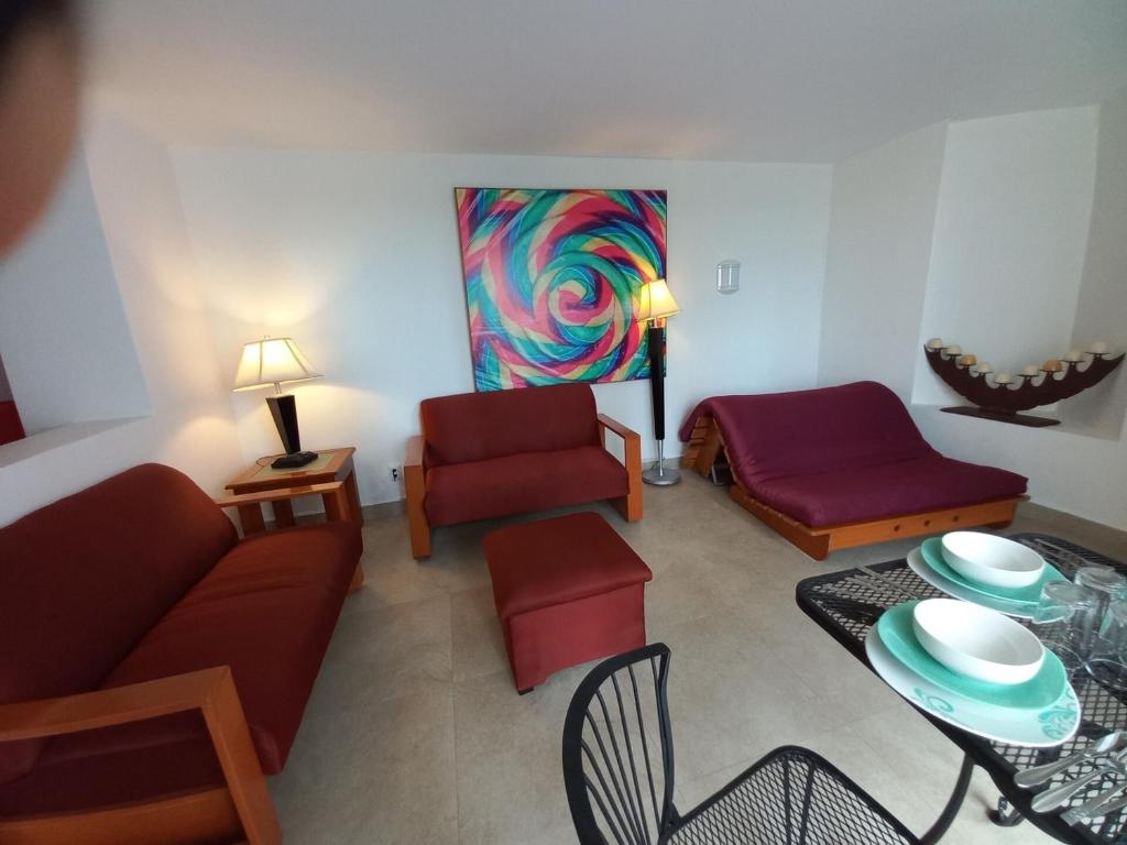 Spacious, standard with beach access & wifi! - 3