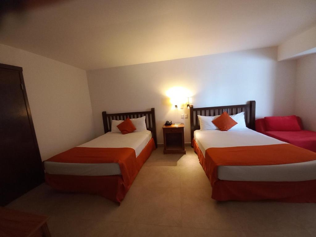 Spacious, standard with beach access & wifi! - 4