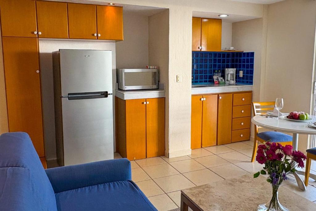 Ocean view & hotel amenities! - 2