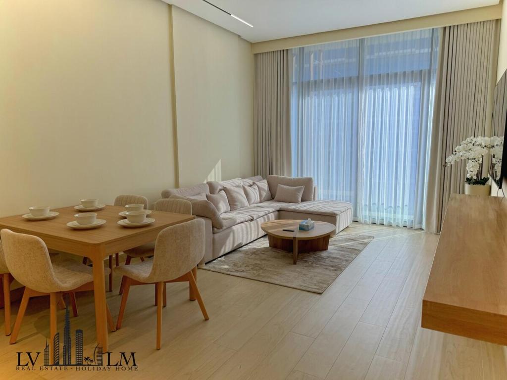 1 Bedroom in Azizi Riviera 17, Dubái