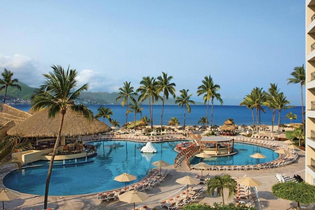 Spacious, standard with beach access & wifi!, Puerto Vallarta