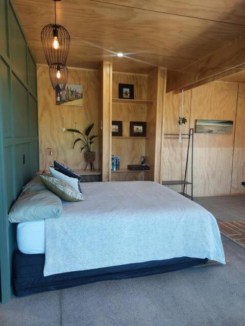 Hosts on the Coast Estuary Views Studio, Whangamata