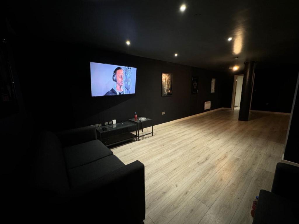 The Enclave By Elegant Aparts, Bradford