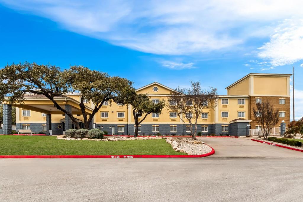 Quality Inn & Suites Airport North - Stone Oak, San Antonio