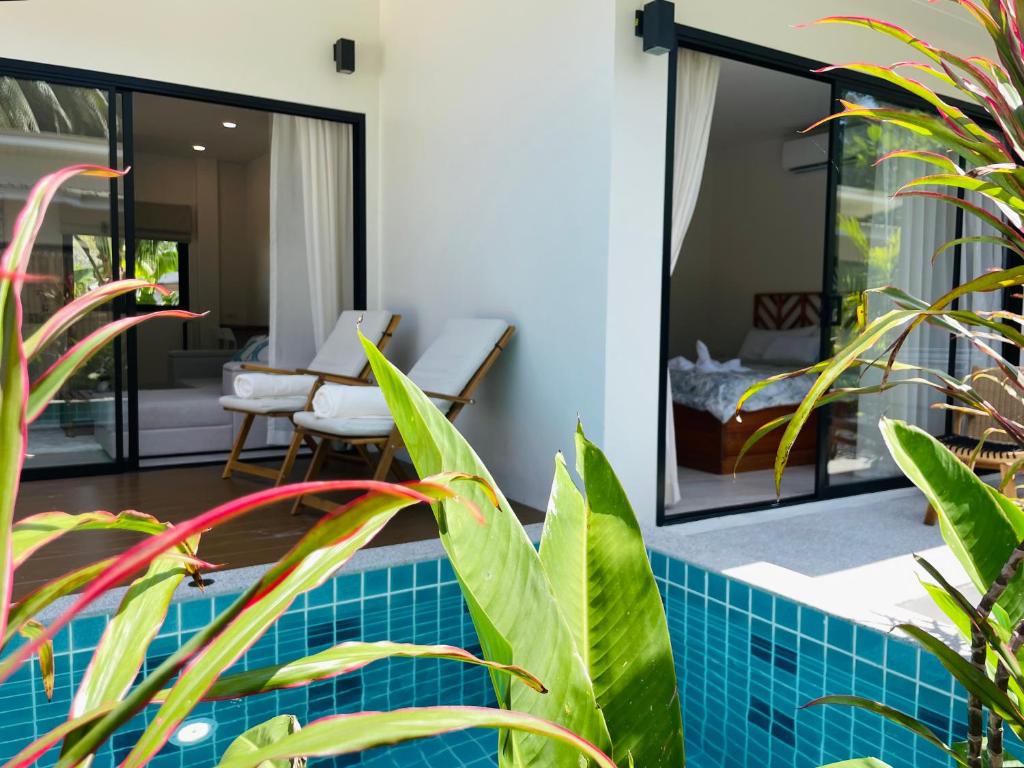 Sri Thanu Escape, Ko Pha Ngan