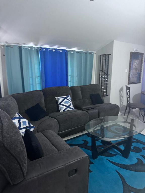 Ts Staycation, Spanish Town