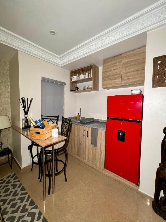 Nest & Nook, Abudža