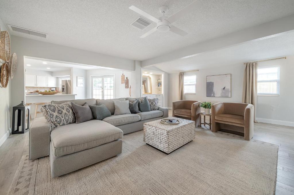 14295 Chamberlain Ave, Largo