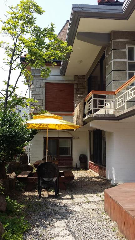 버즈네스트 호스텔 (Birdsnest Hostel Hongdae - Foreigners only)