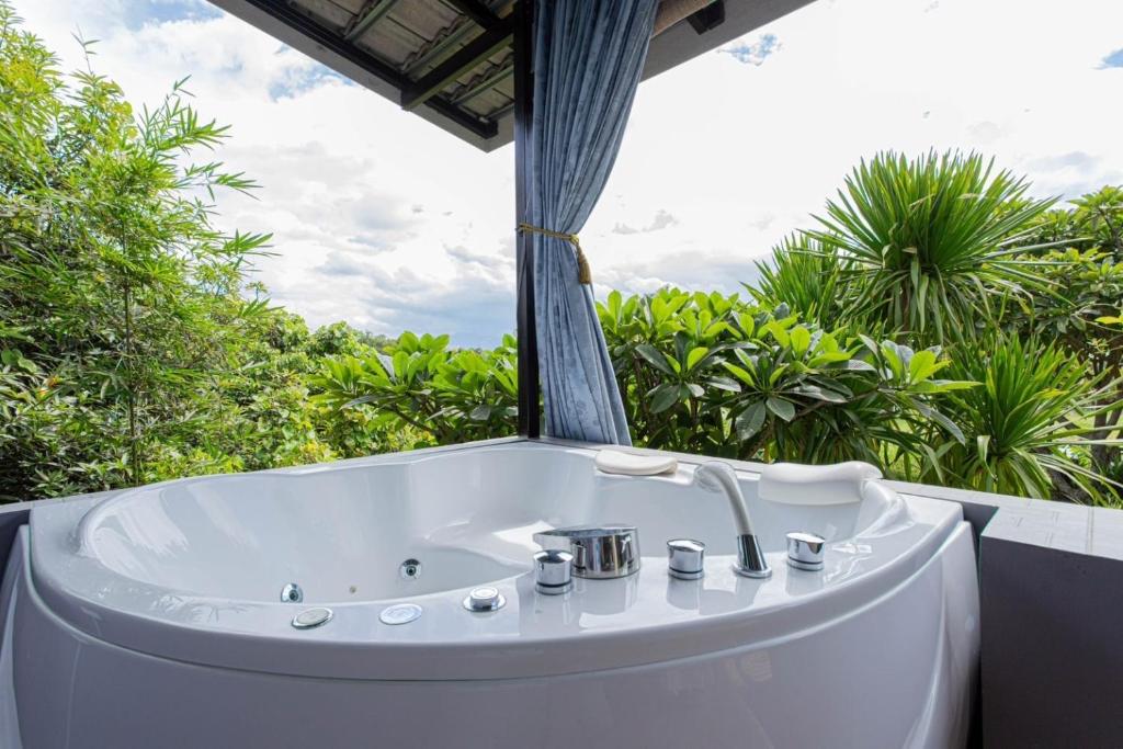 อ่างแช่น้ำร้อน