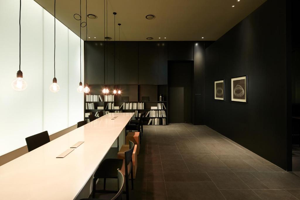 Shared lounge/TV area