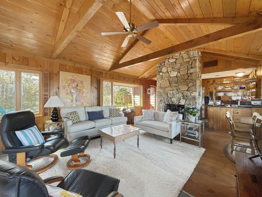 Seacoast Sanctuary Warm and inviting cottage with uninterrupted oceanfront 1914, York