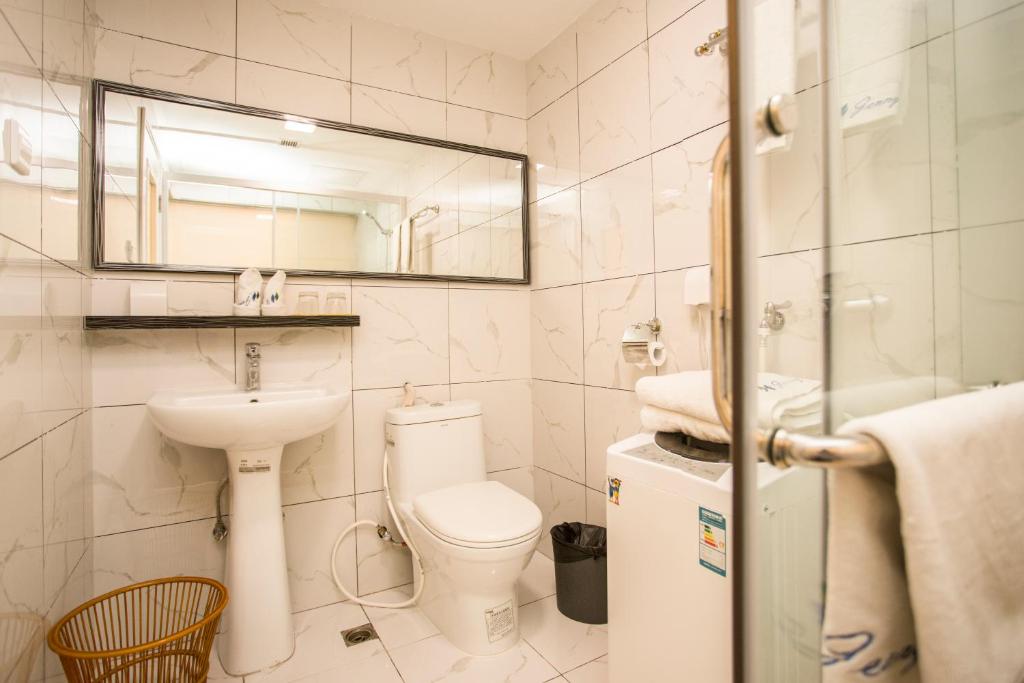 Nomo Service Apartment The Legend photo