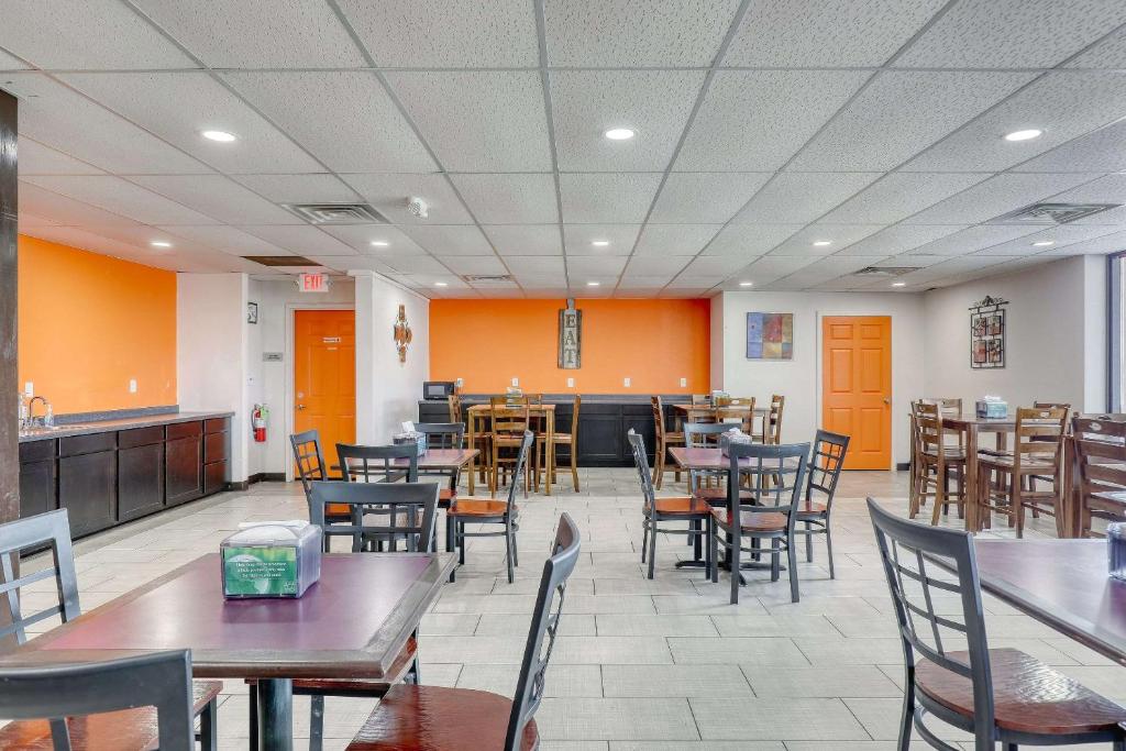 Econo Lodge Neenah お料理のイメージ