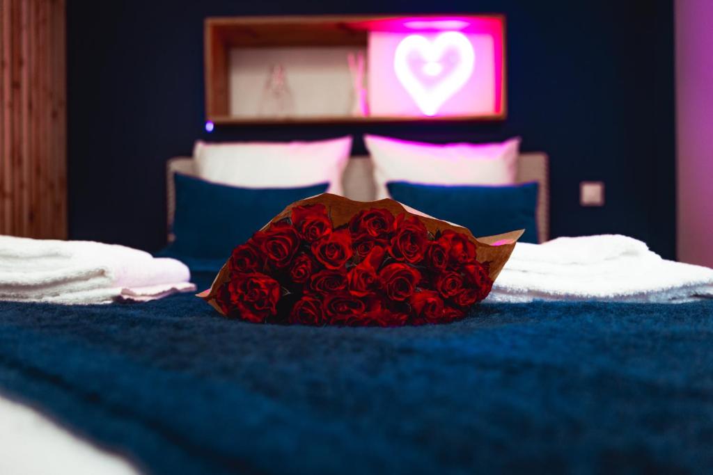 FRENCH KlSS - Love Room by PRIM0 C0NCIERGERIE - 2