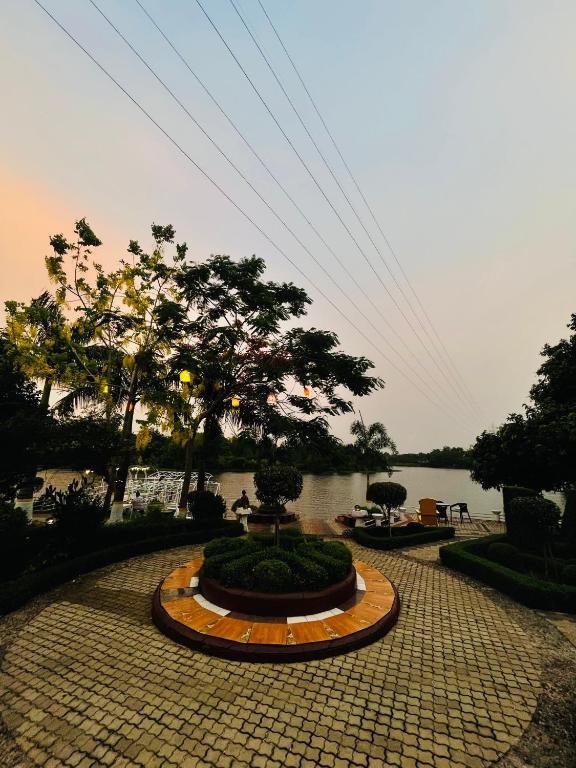 Rangauti Resort, Binesri