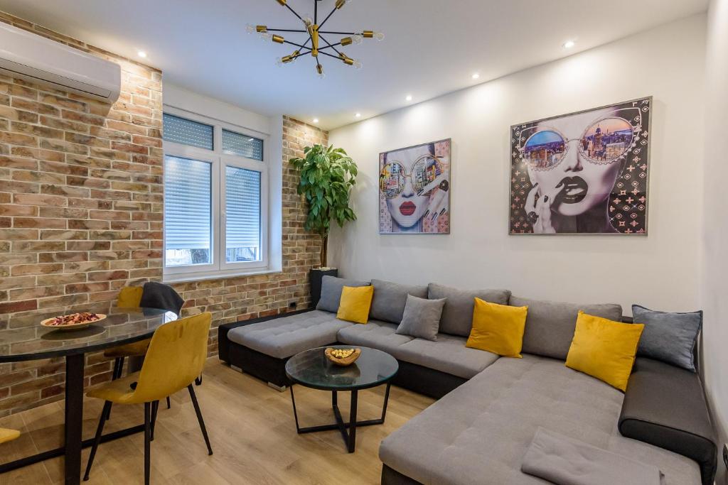 Skadarlija Aurora, Bělehrad