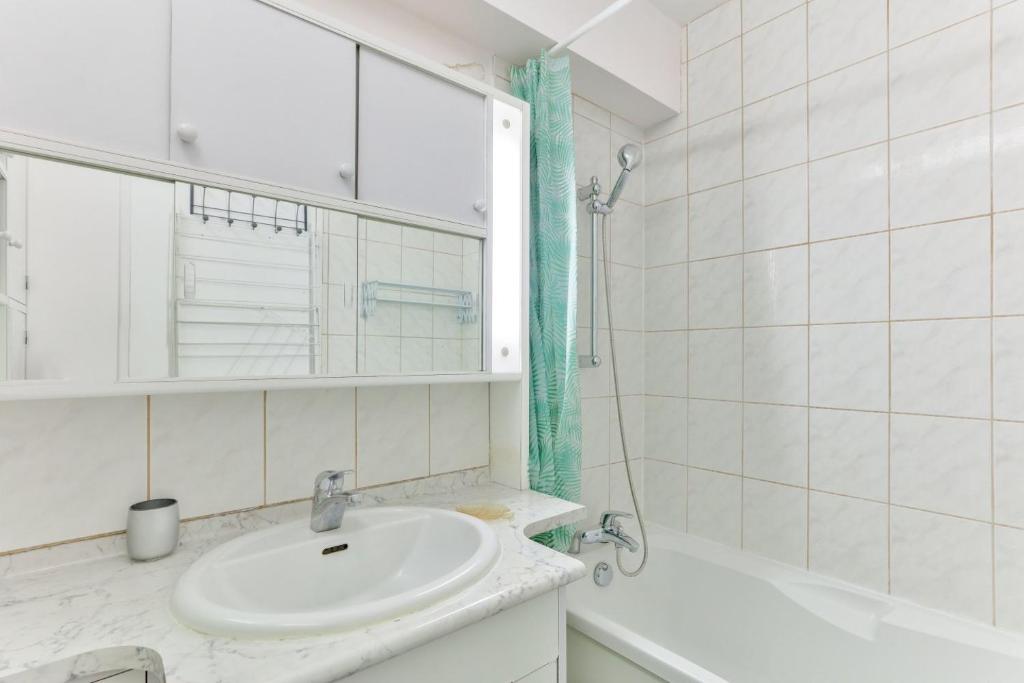 1BR Flat view on Eiffel Tower and Sacré-Coeur - 4