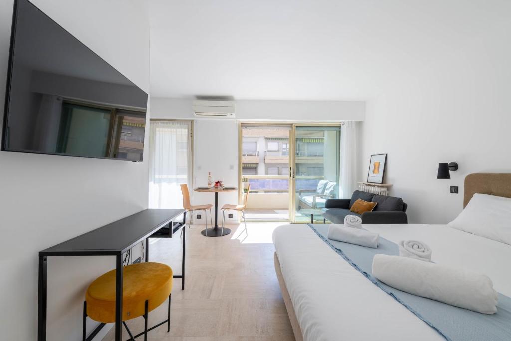 Studio with Terrace 2 Minutes from La Croisette, Cannes