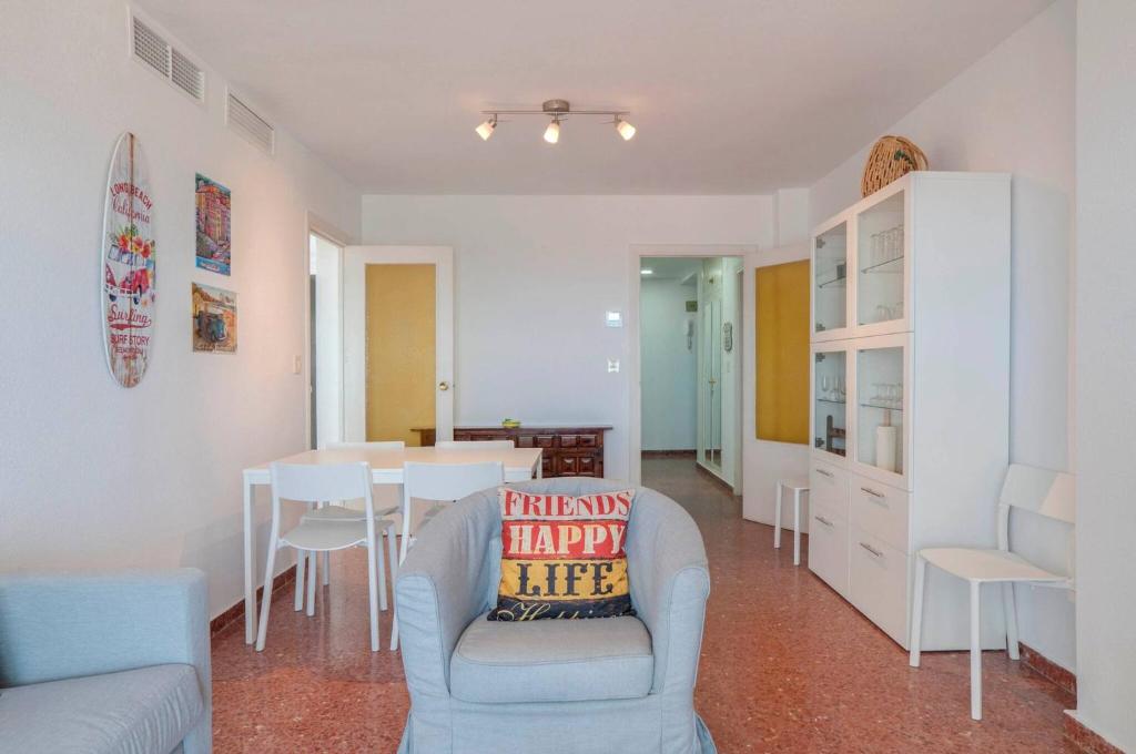 041 Bright 3 Bed, Sea Views Beach Apt - 4