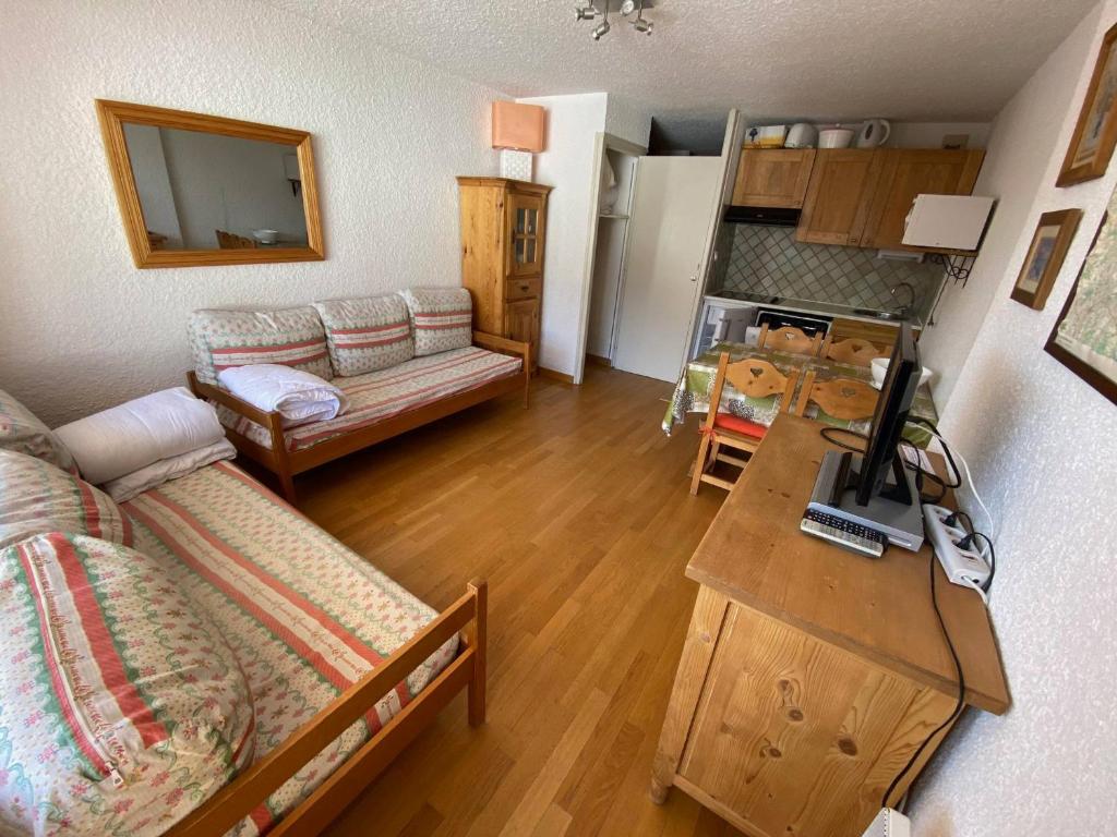 Studio skis aux pieds avec parking privé et animaux admis - FR-1-445-93 - 4