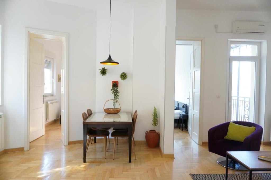 Center 2BDR additional living Room King bed 4 pers - 4